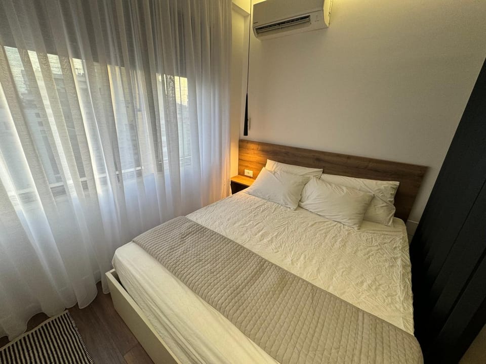 Bed, Photo of the whole room, Bedroom, air conditioner