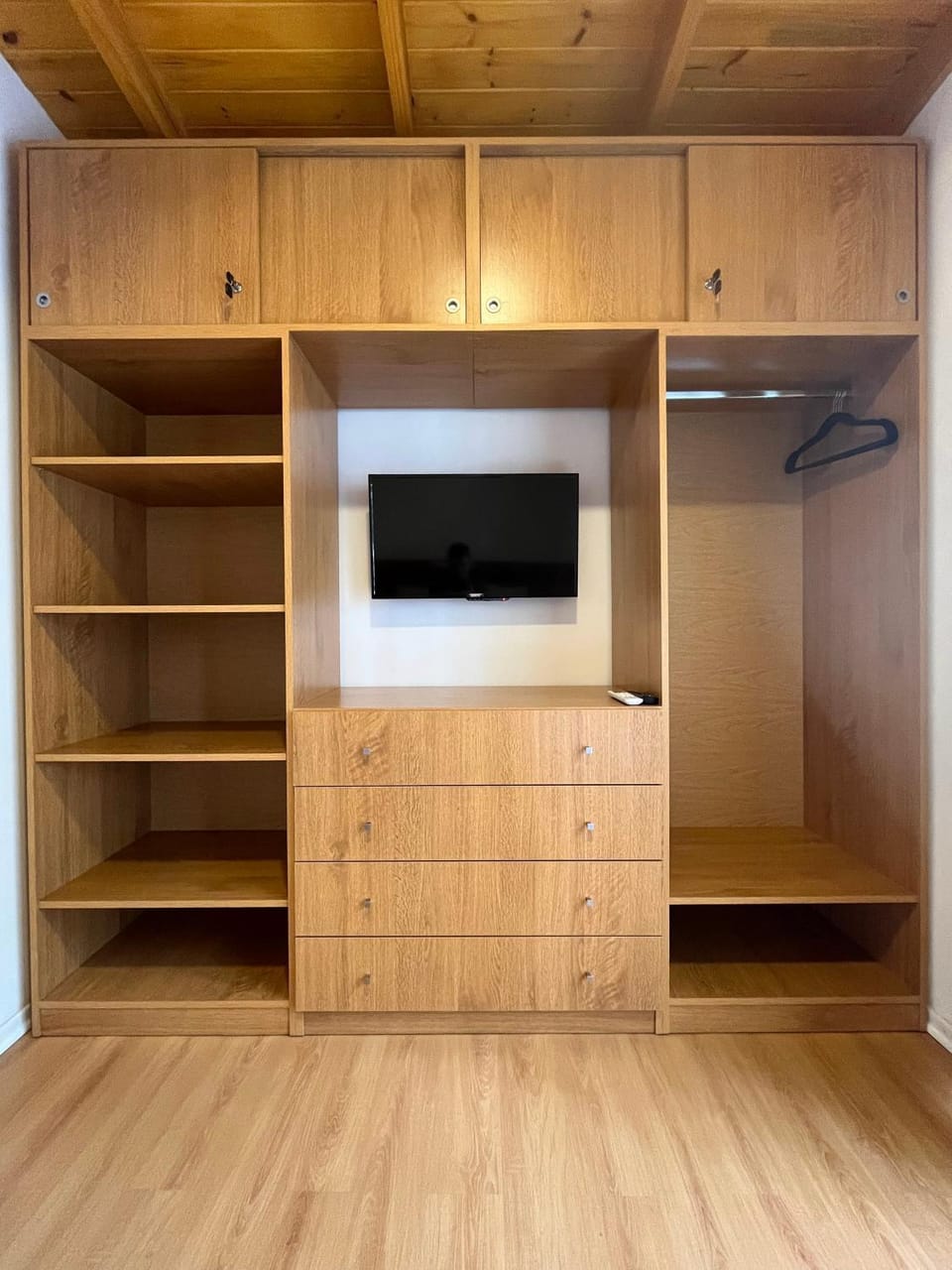 TV and multimedia, Bedroom, wardrobe