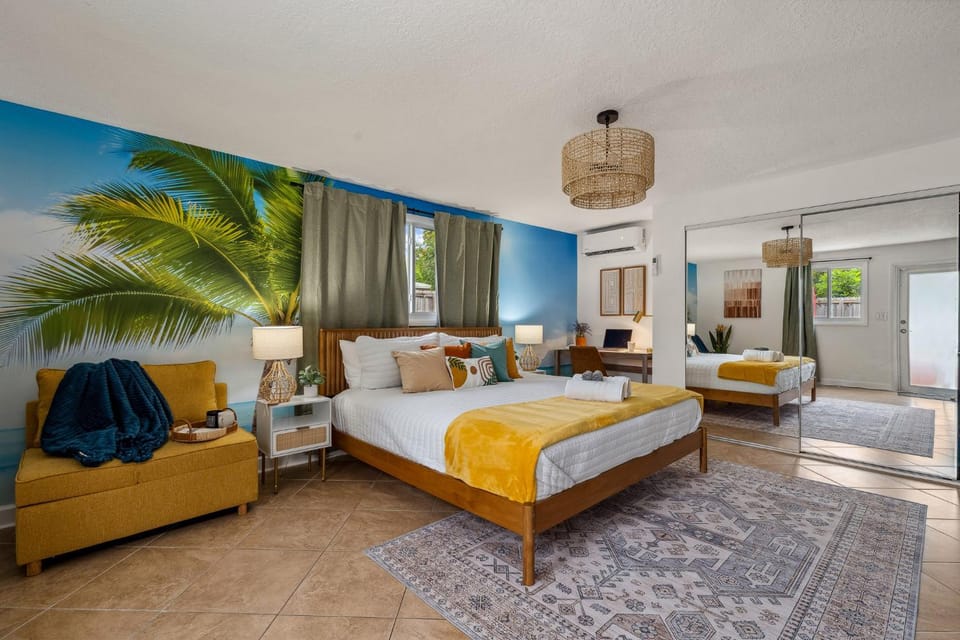 Surfari Pompano! Heated Pool Home 9 mins to Beach House in Pompano Beach