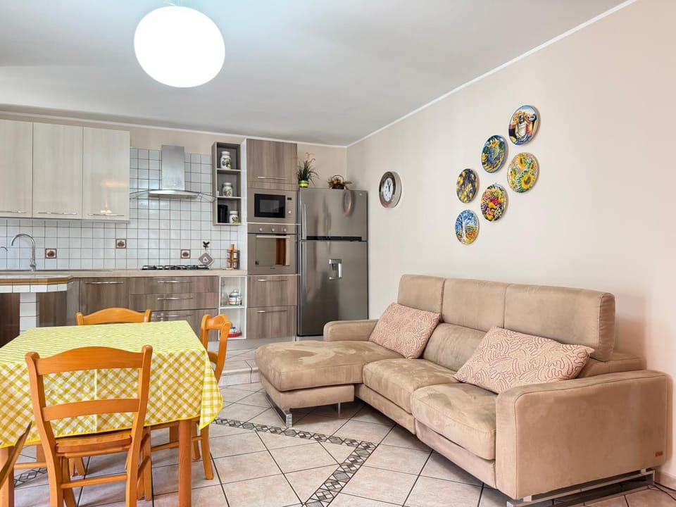 Day, Seating area, stove, kitchen
