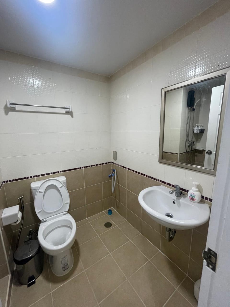 Shower, Toilet, Bathroom, bidet, towels