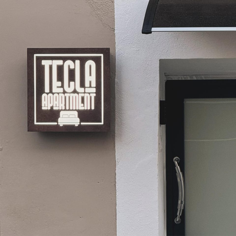 Property logo or sign, Logo/Certificate/Sign, Text overlay