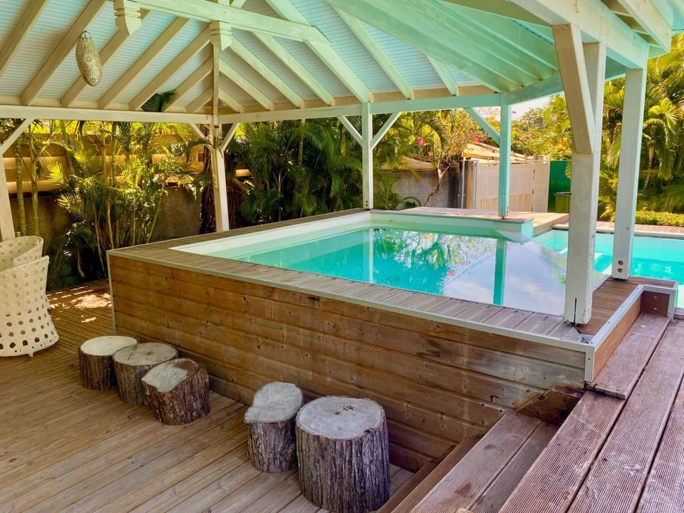 Hot Tub, Swimming pool