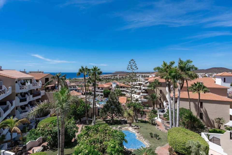 Pool view, Sea view