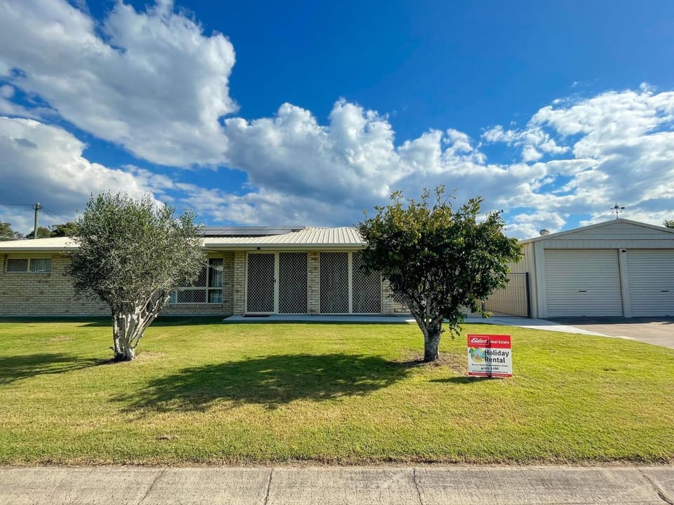 Sandy Paws - Burrum Heads- Walk to Beach -3BR- Aircon-Pool table House in Queensland