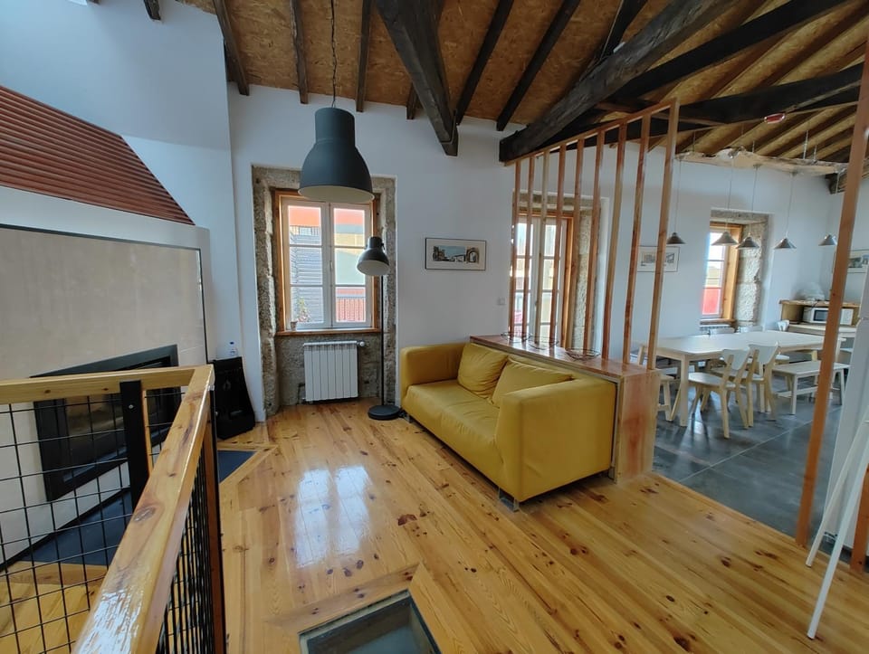 Living room, Seating area, Dining area, fireplace