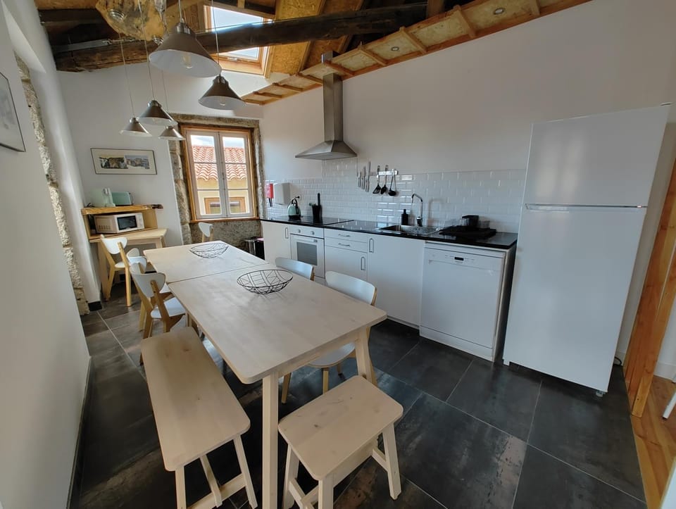 Kitchen or kitchenette, Dining area, oven, stove