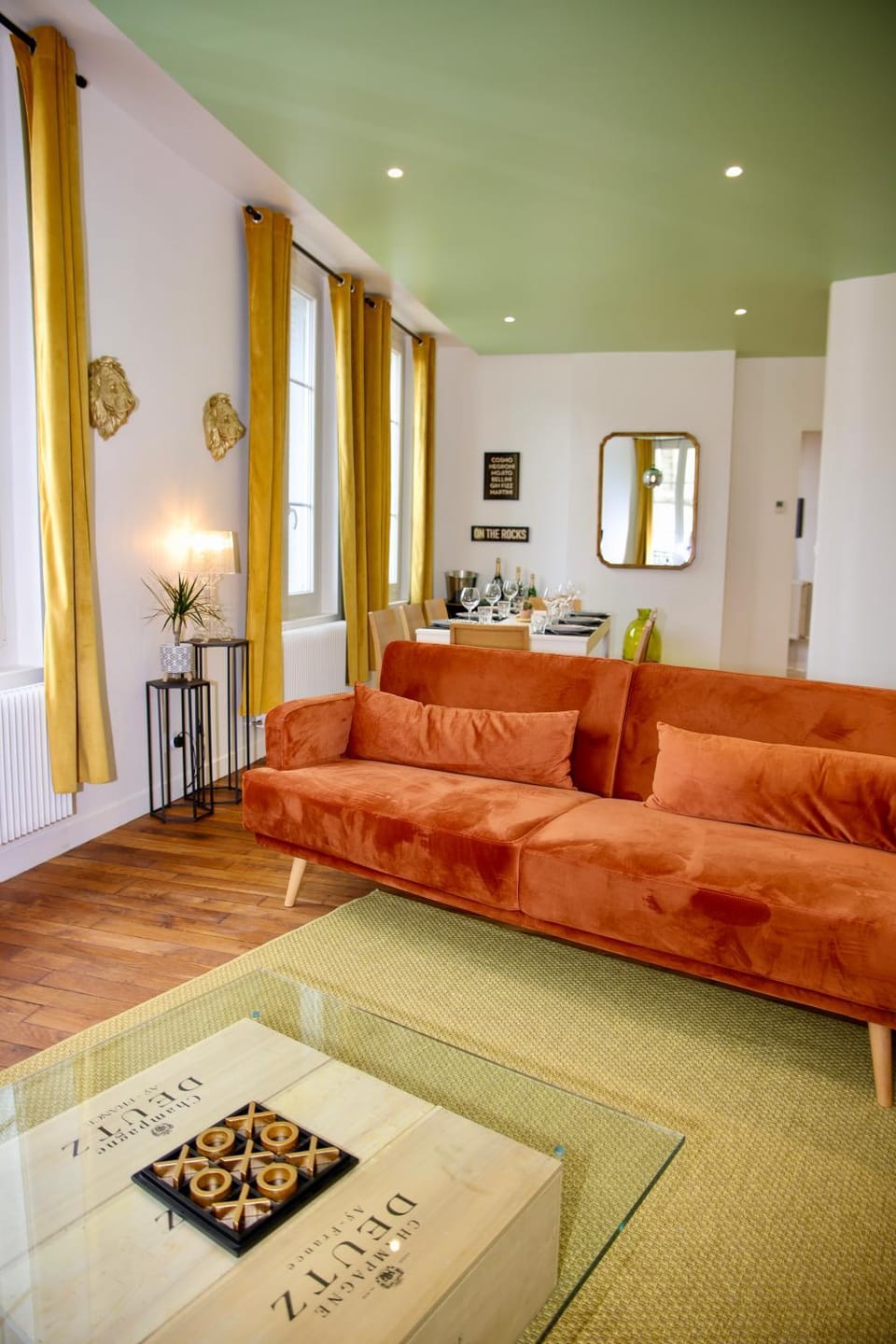 Living room, Dining area