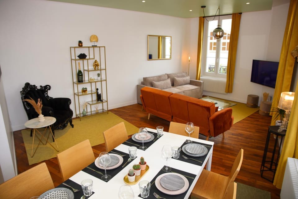 TV and multimedia, Living room, Dining area