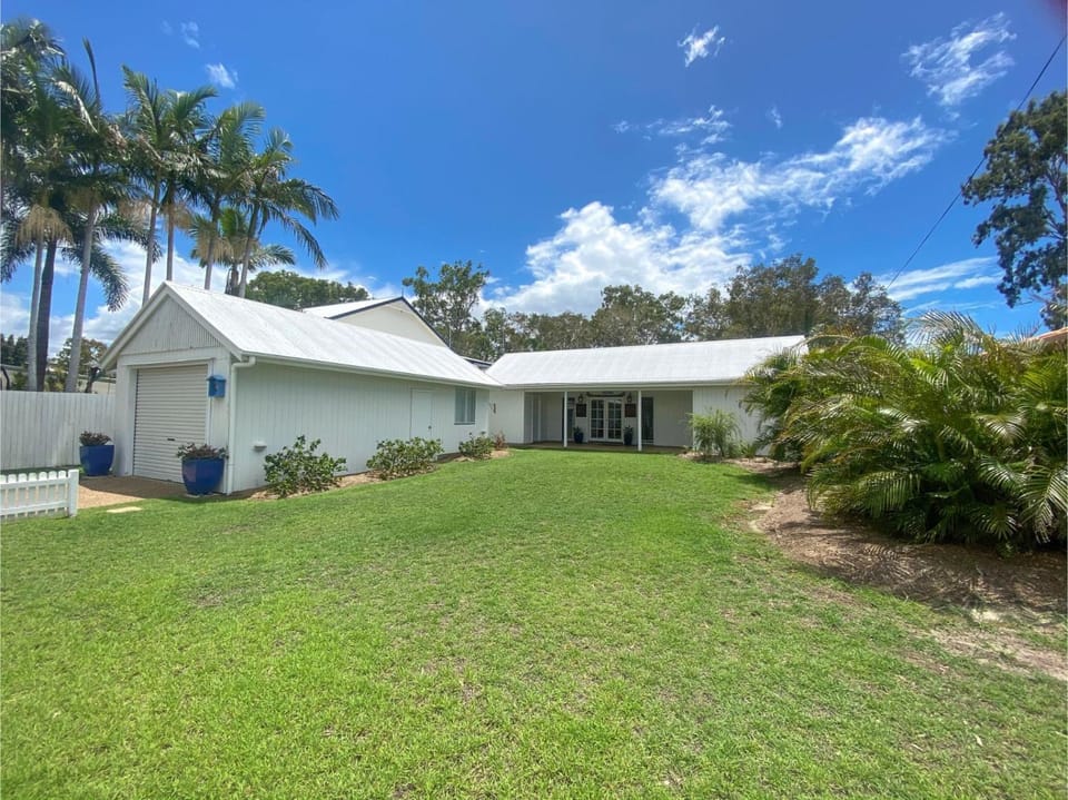 Riverside House in Riverview Drive
