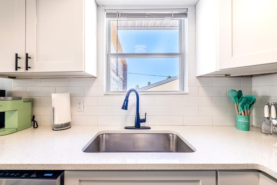 2br 2ba Retreat B 3Min to Beach! Apartment in Indian Rocks Beach
