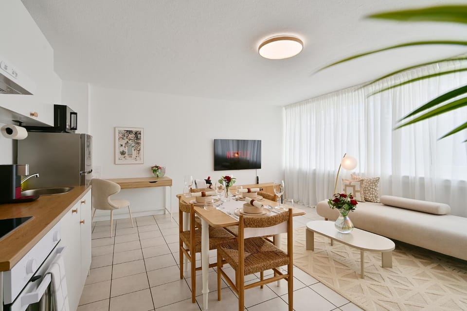 TV and multimedia, Kitchen or kitchenette, Living room, Seating area, Dining area, Evening entertainment, oven
