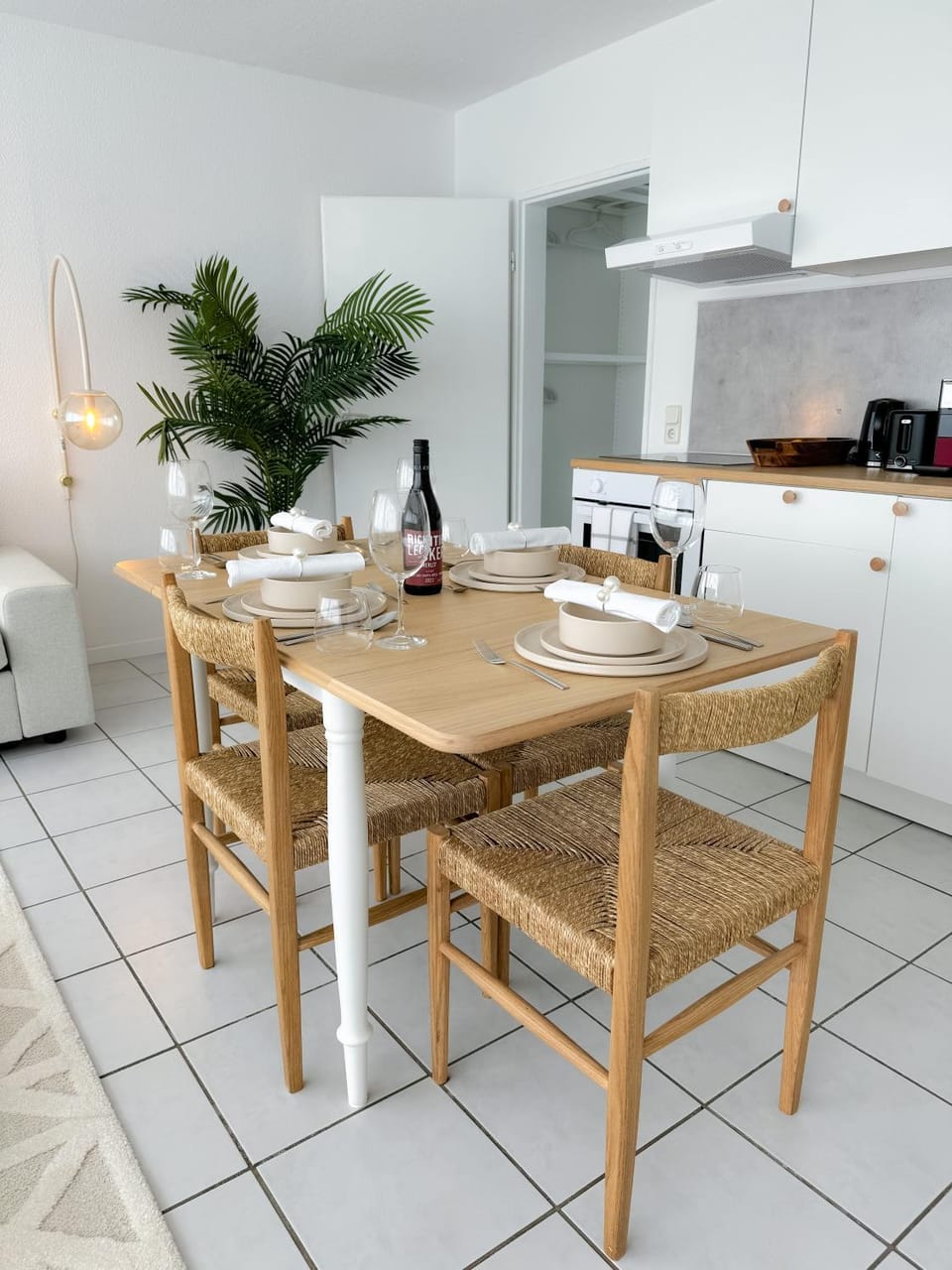 Kitchen or kitchenette, Dining area, stove