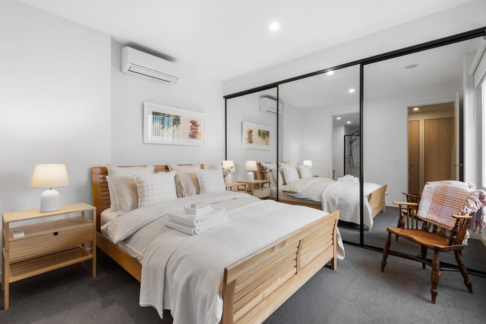 Photo of the whole room, Bedroom, hair dryier, heating, wardrobe, air conditioner