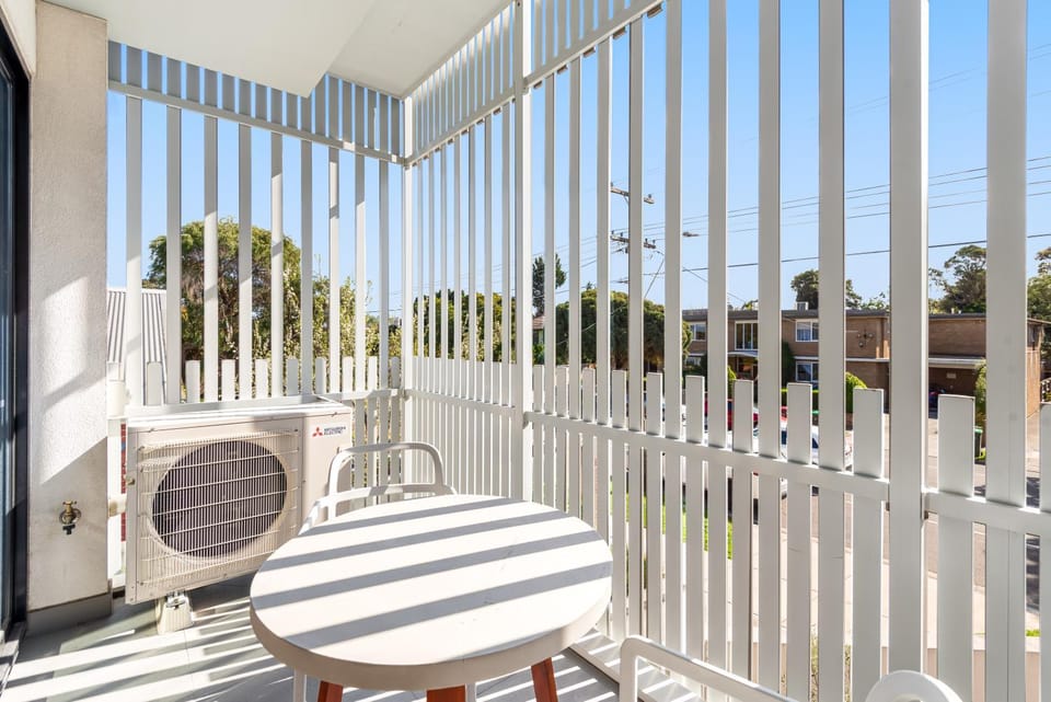 View (from property/room), Balcony/Terrace, Street view