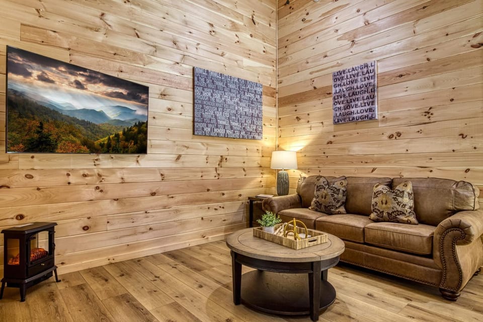 Oasis, Pickleball Court, Creek, WIFI, Mountain Views, Starting at 79" House in Jenkins Mill