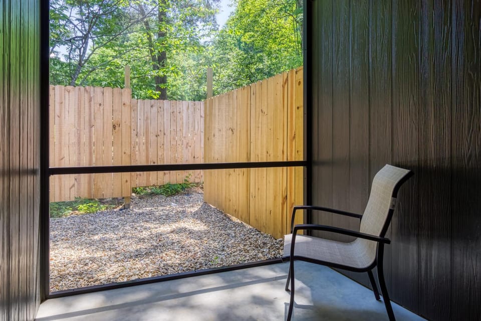 Oasis, Pickleball Court, Creek, WIFI, Mountain Views, Starting at 79" House in Jenkins Mill