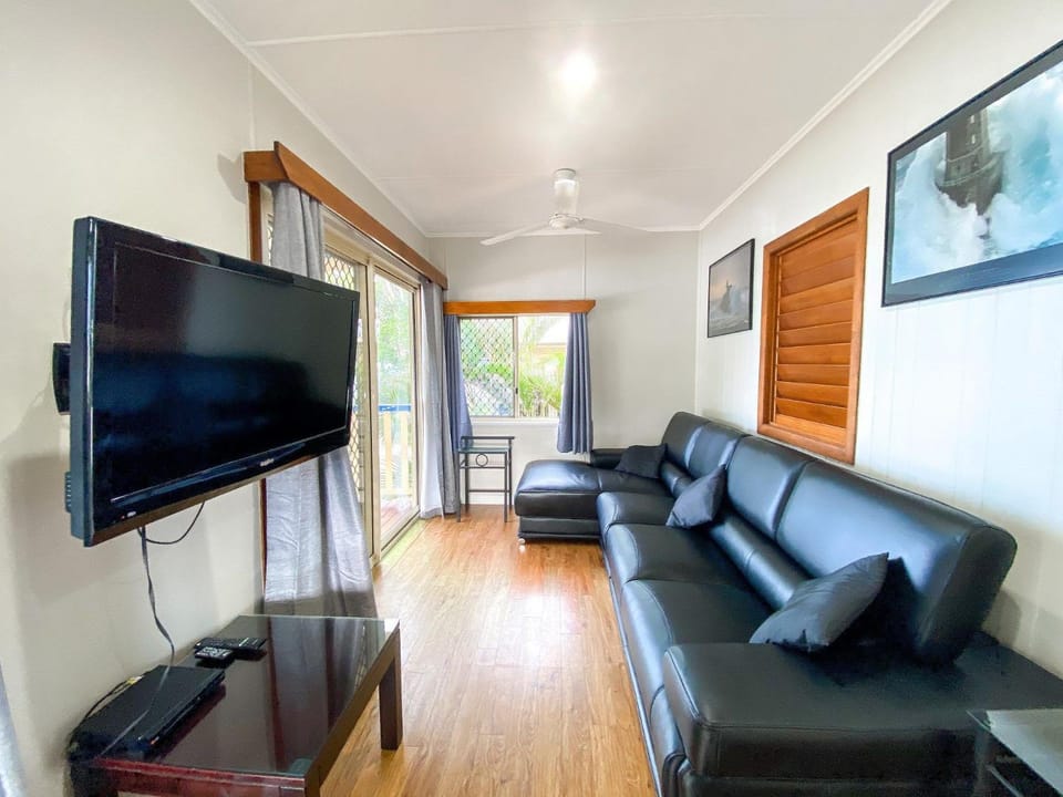 Ocean Shores UP - Burrum Heads- Riverfront - Pool -2BR House in Queensland
