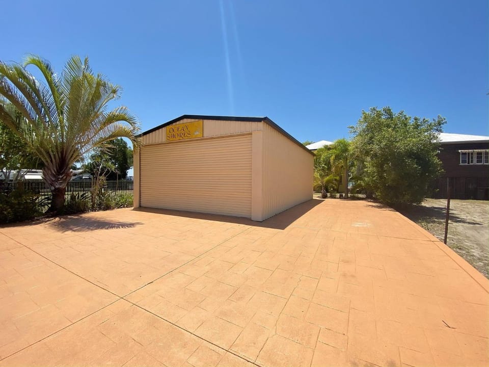 Ocean Shores UP - Burrum Heads- Riverfront - Pool -2BR House in Queensland