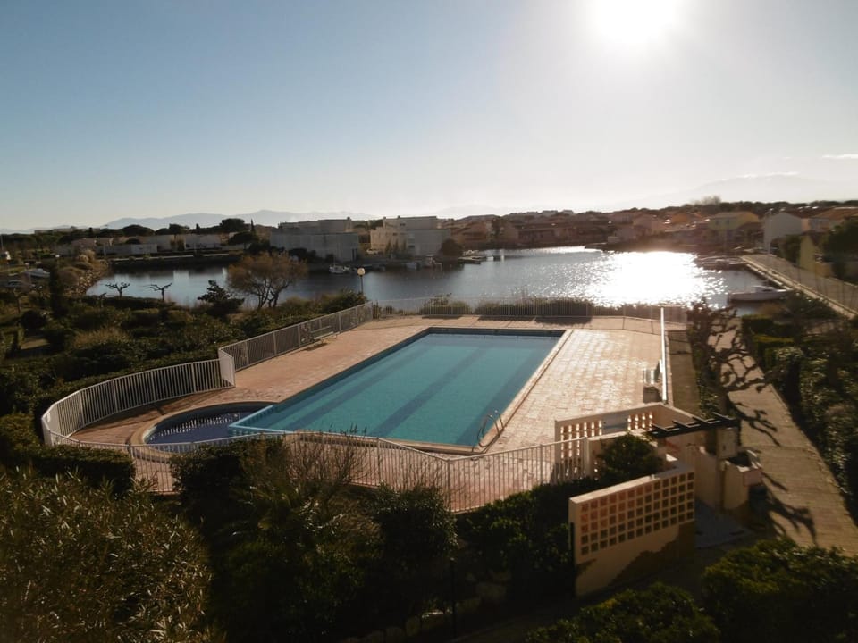 Charmant T2 Cabine 4 Pers, Piscine, Parking à Le Barcarès - FR-1-799-39 Cabin in Le Barcarès