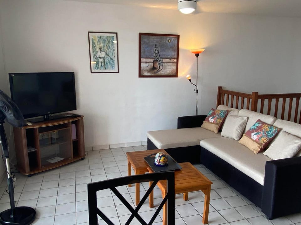 Charmant Appartement avec Terrasse - L'Anse Mitan - FR-1-765-25 Apartment in Les Trois-Îlets