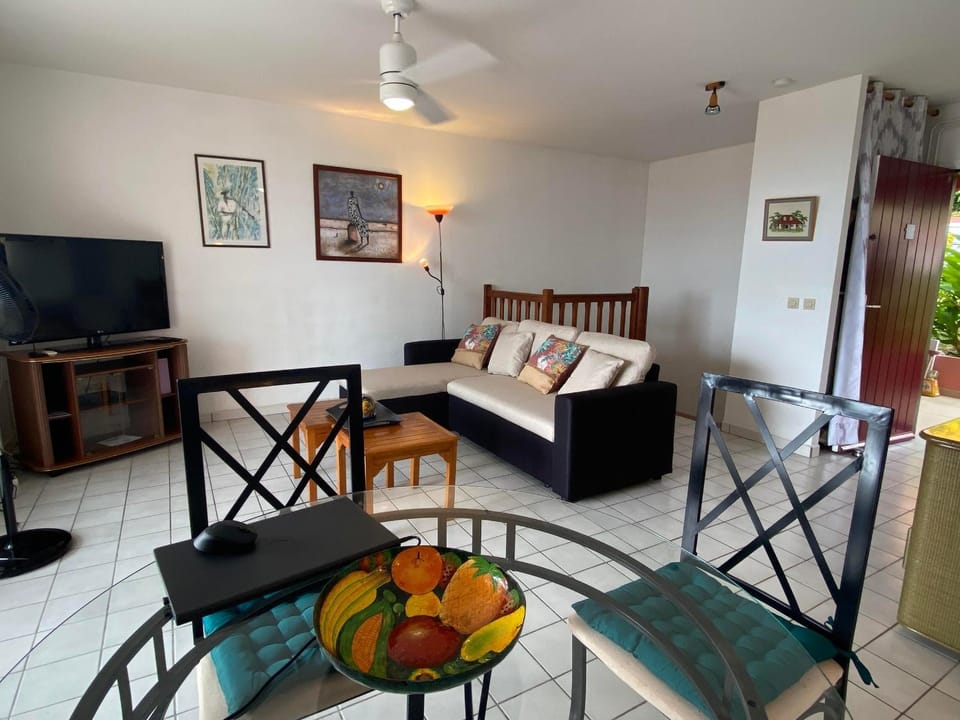 Charmant Appartement avec Terrasse - L'Anse Mitan - FR-1-765-25 Apartment in Les Trois-Îlets