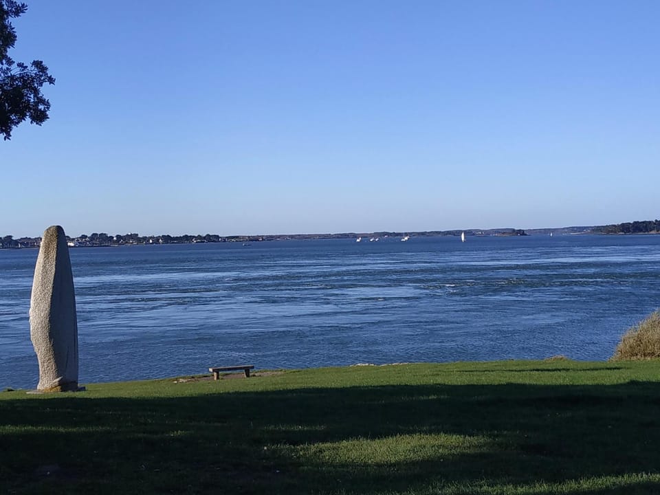 Appartement Duplex Familial Vue Mer, Proche Plage et Commerces - FR-1-639-125 Apartment in Arzon