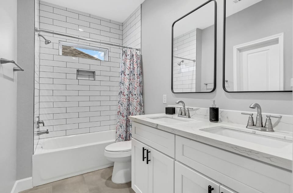 Shower, Toilet, Bathroom, Bath, towels
