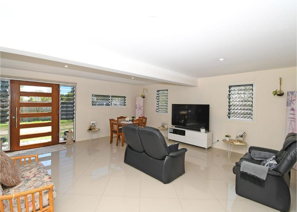 GetAwayStay - 3BR - Aircon - WiFi - Smart TV House in Toogoom