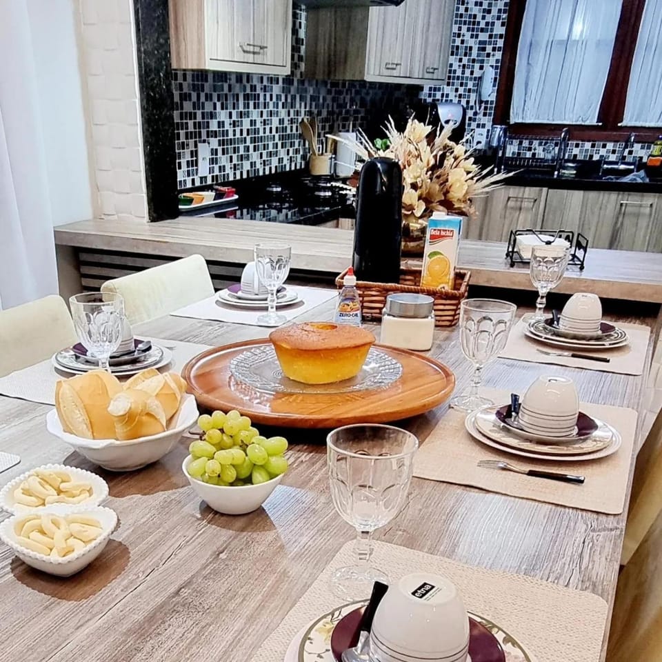 Food and drinks, Dining area, Breakfast