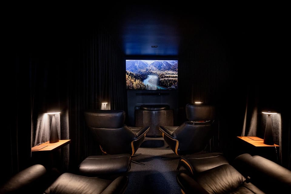 TV and multimedia, Seating area