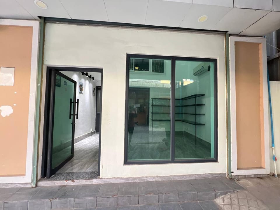 Facade/entrance