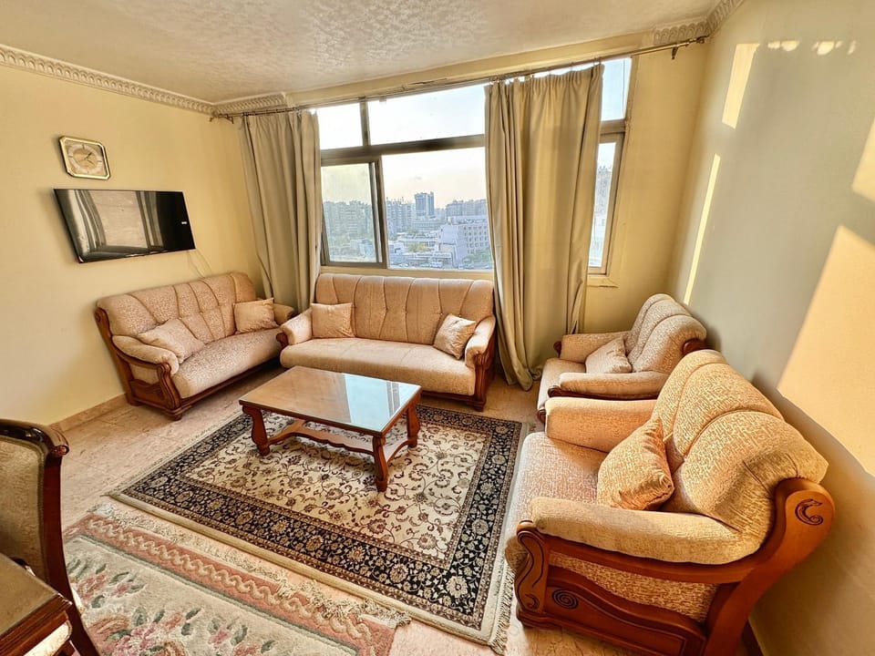 TV and multimedia, Living room, Evening entertainment
