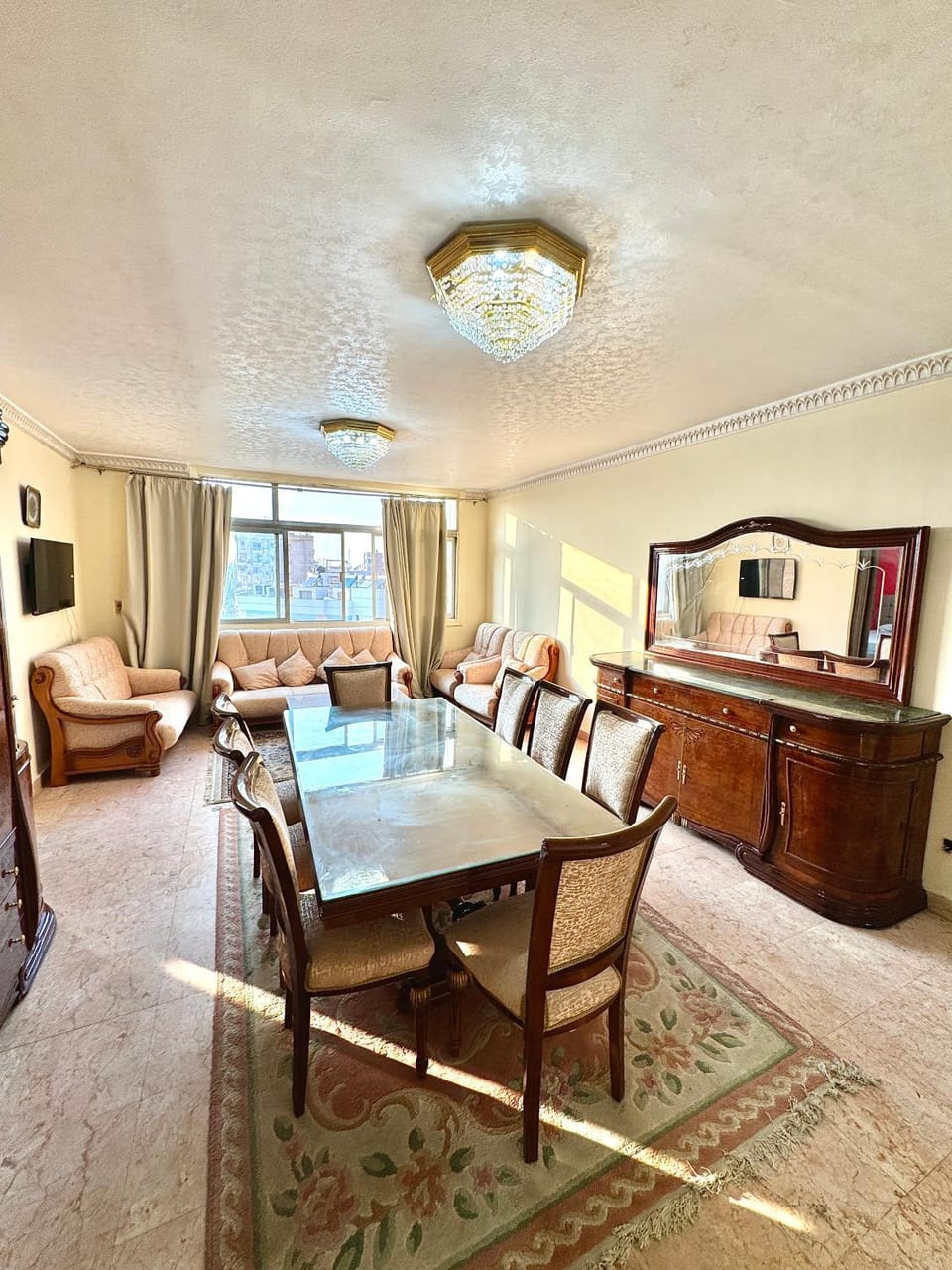 TV and multimedia, Living room, Seating area, Dining area