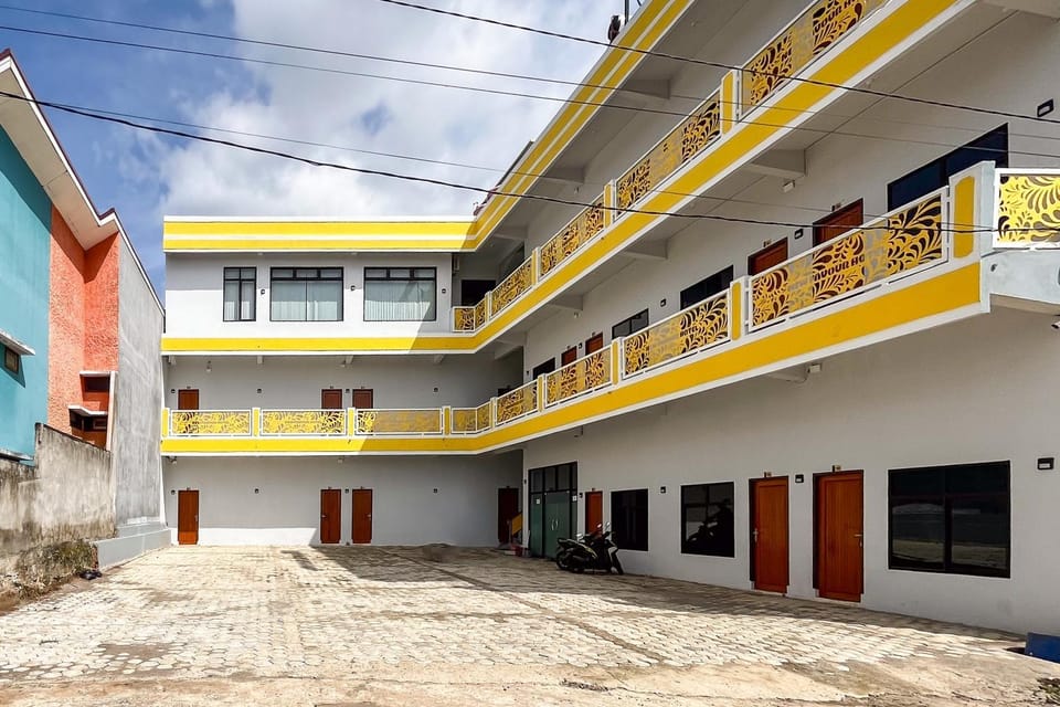 Facade/entrance