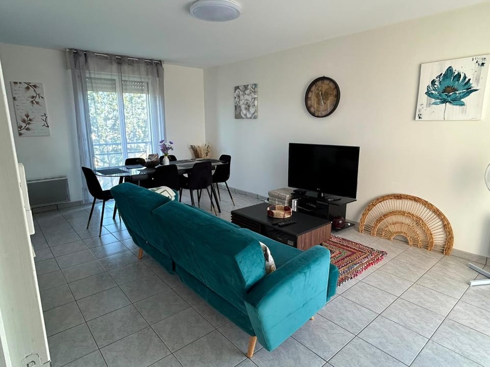 Communal lounge/ TV room