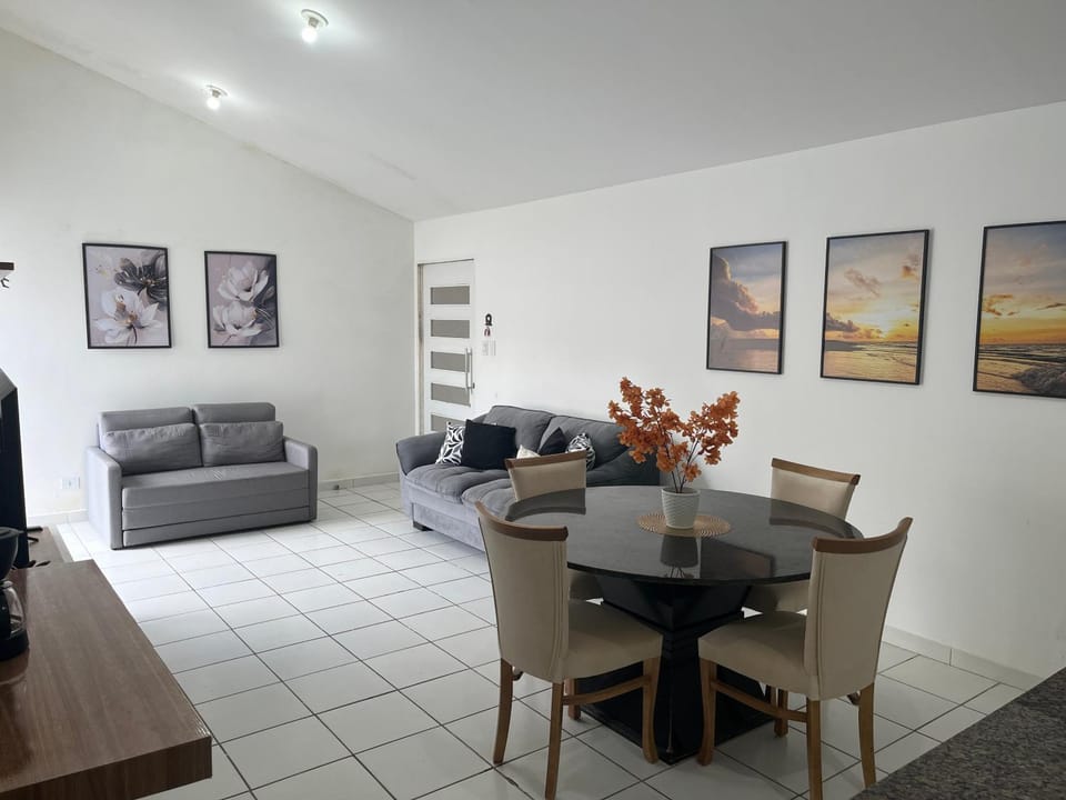 Restaurant/places to eat, Communal lounge/ TV room, Living room, Breakfast
