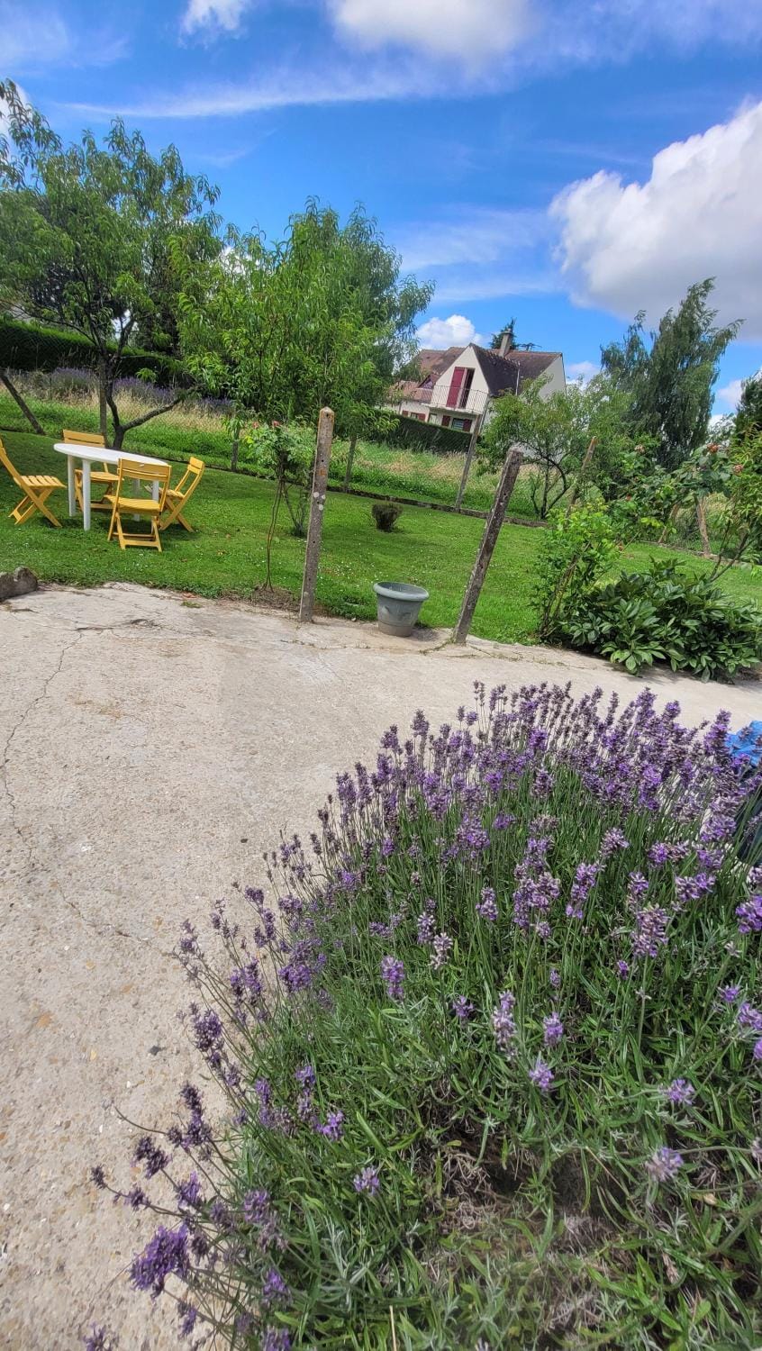 Le Truc en plus, accessibles PMR, appartement 45 m2 mitoyen dans une maison avec un autre appartement Apartment in Île-de-France