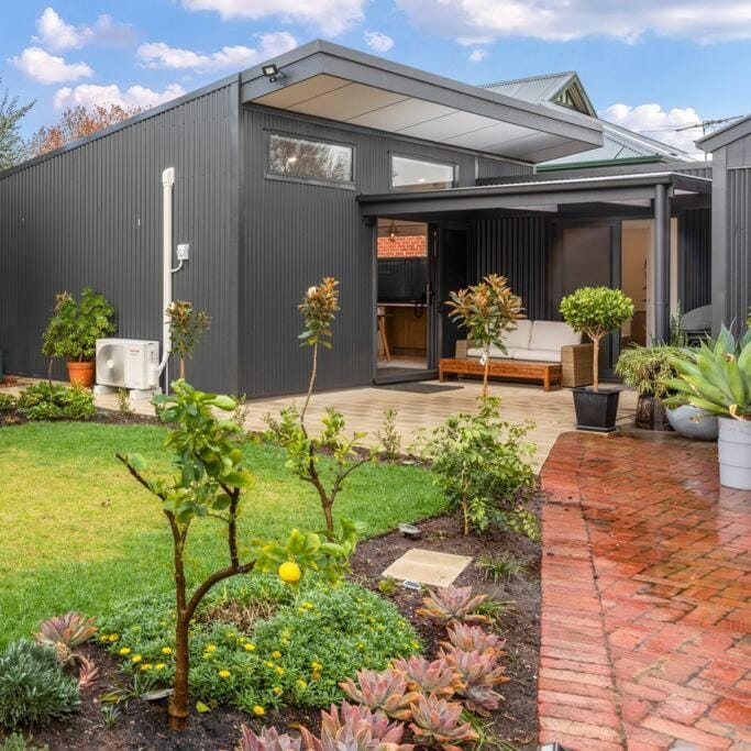 Property building, Patio, Spring, Garden, Garden view