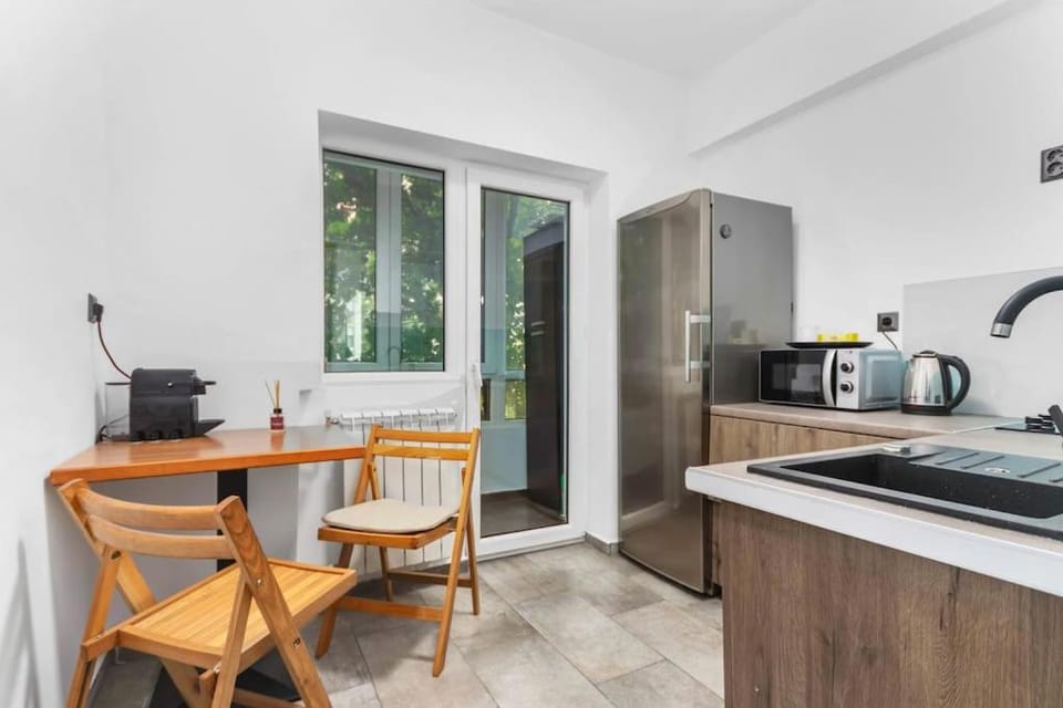 Coffee/tea facilities, Kitchen or kitchenette, Dining area, oven, pet friendly, stove