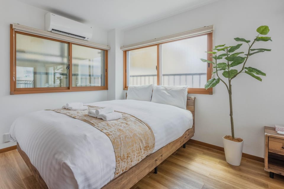 Bed, air conditioner