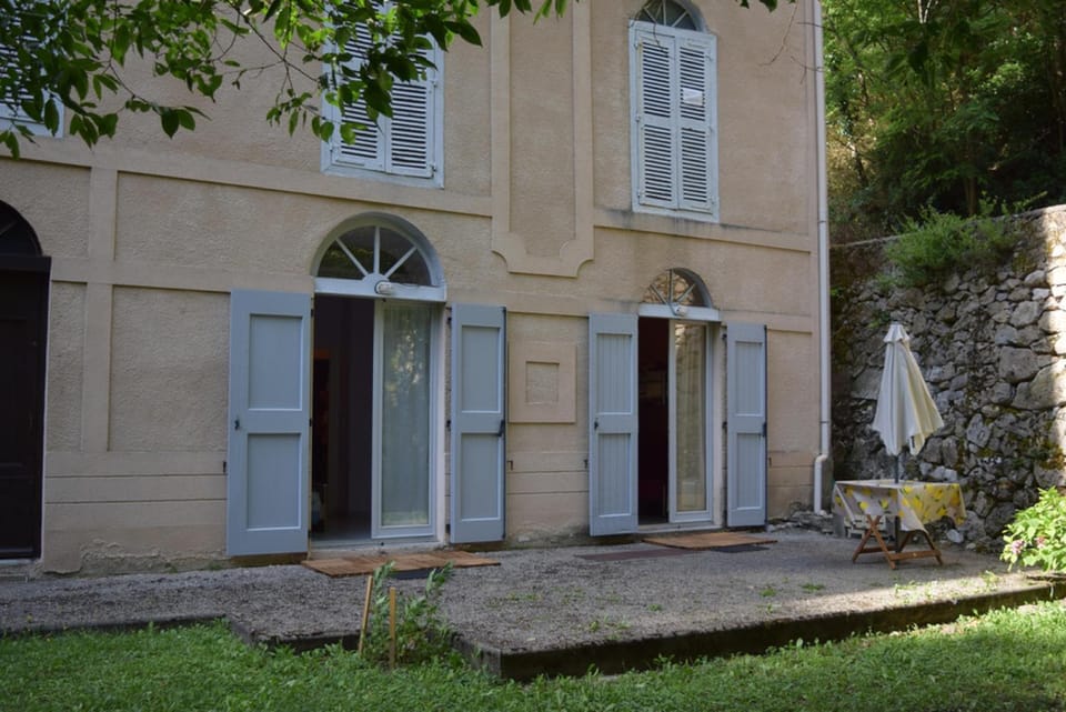 Appartement de plain pied , jardin et grande terrasse Apartment in Occitanie