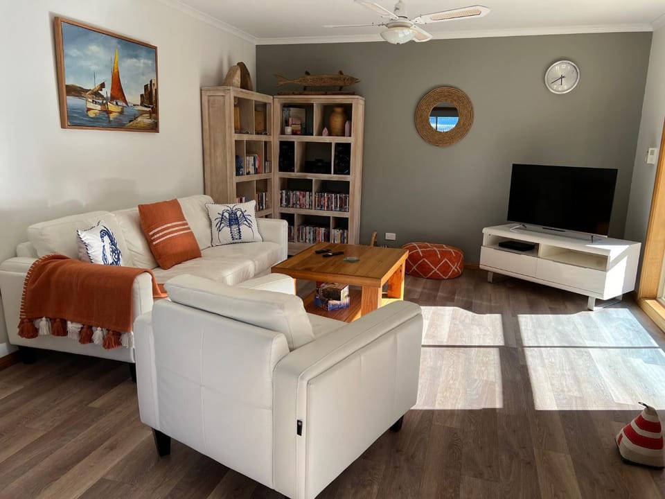 Lazy Sails Port - Pets welcome inside WiFi Villa in Robe