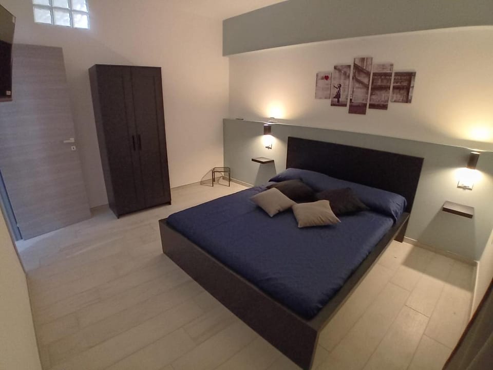 Bed, Photo of the whole room, Bedroom, wardrobe