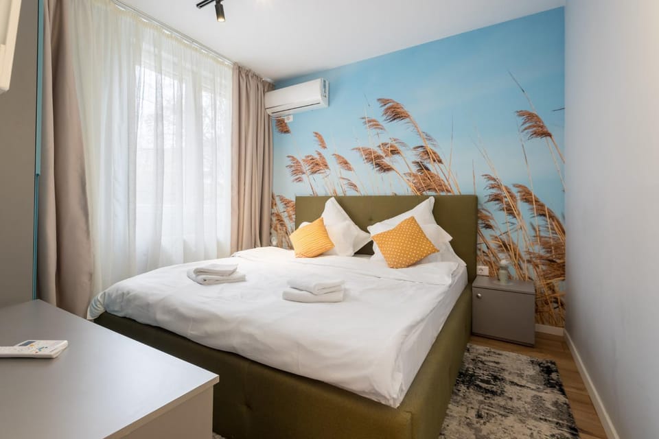 Bed, Photo of the whole room, Bedroom, towels, air conditioner