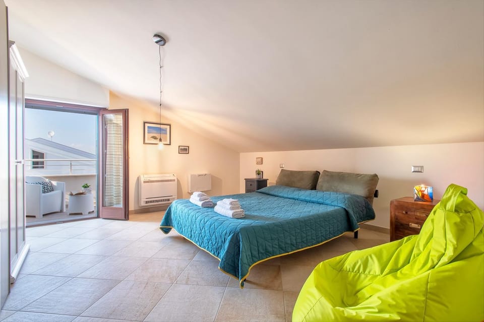 Living room, Bedroom