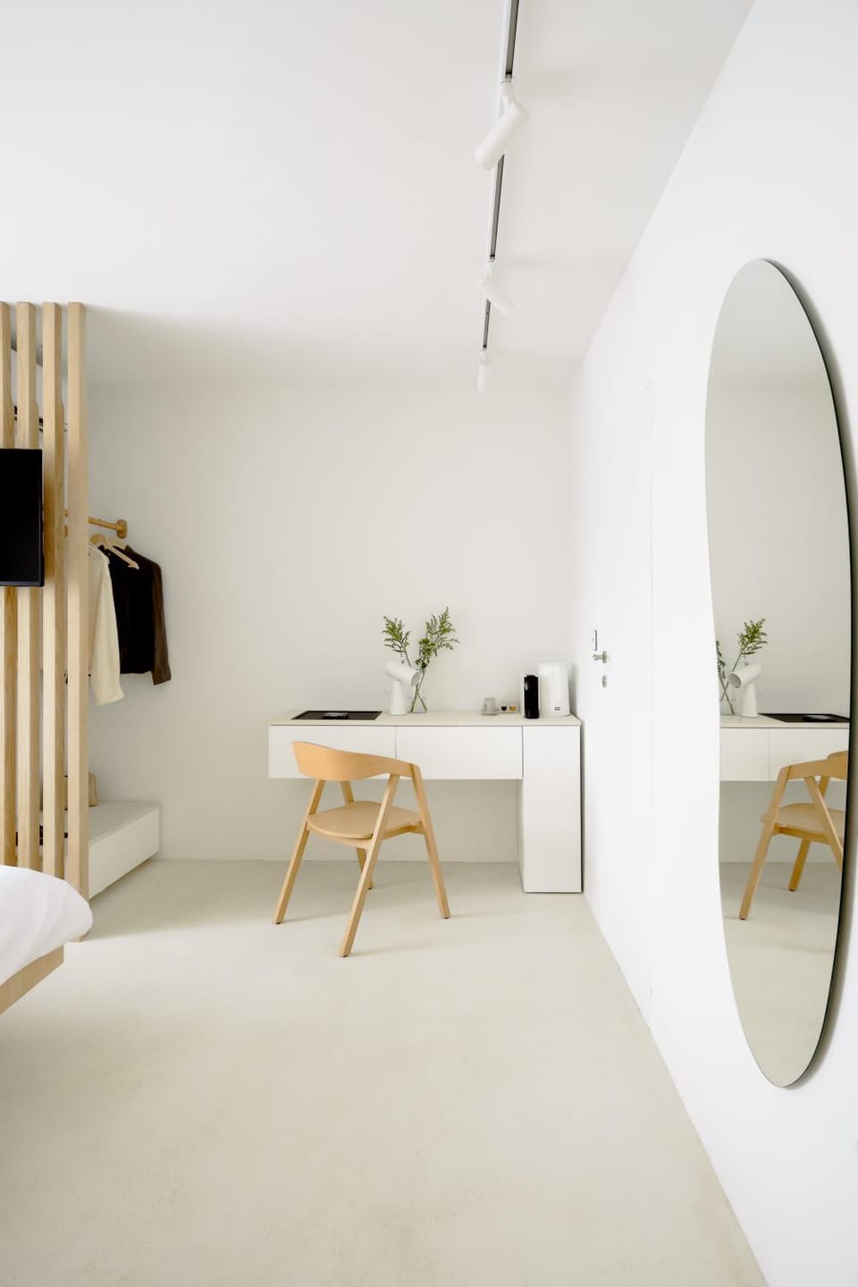 Bed, Photo of the whole room, Decorative detail, Seating area, Bedroom, Autumn, furniture