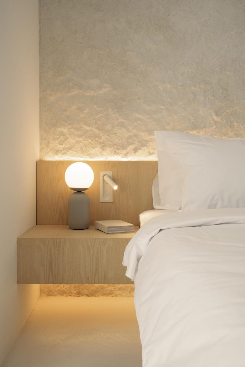 Bed, Photo of the whole room, Decorative detail, Bedroom, On site