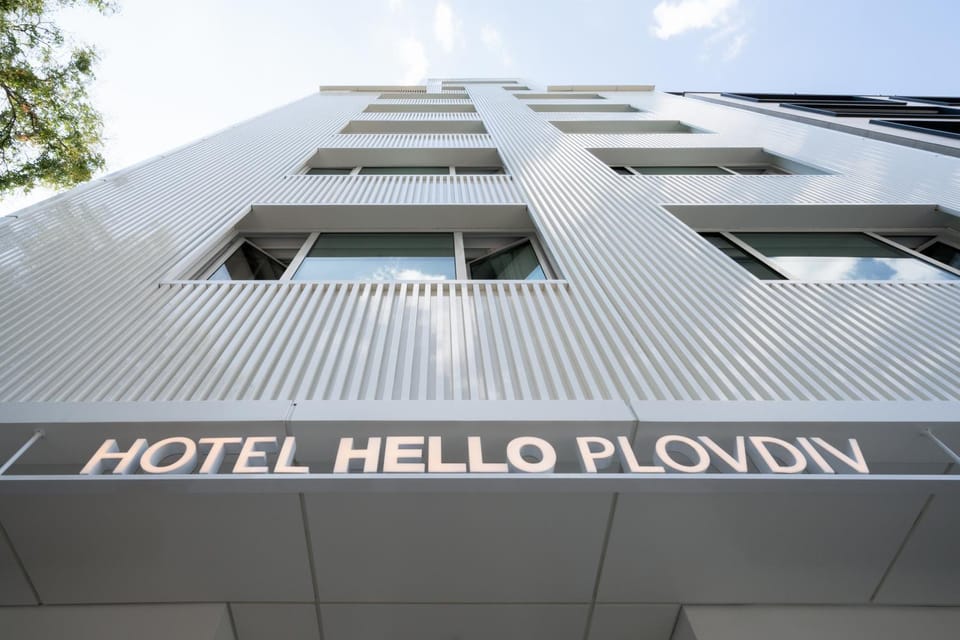 Property building, Facade/entrance, Day, Text overlay, Location