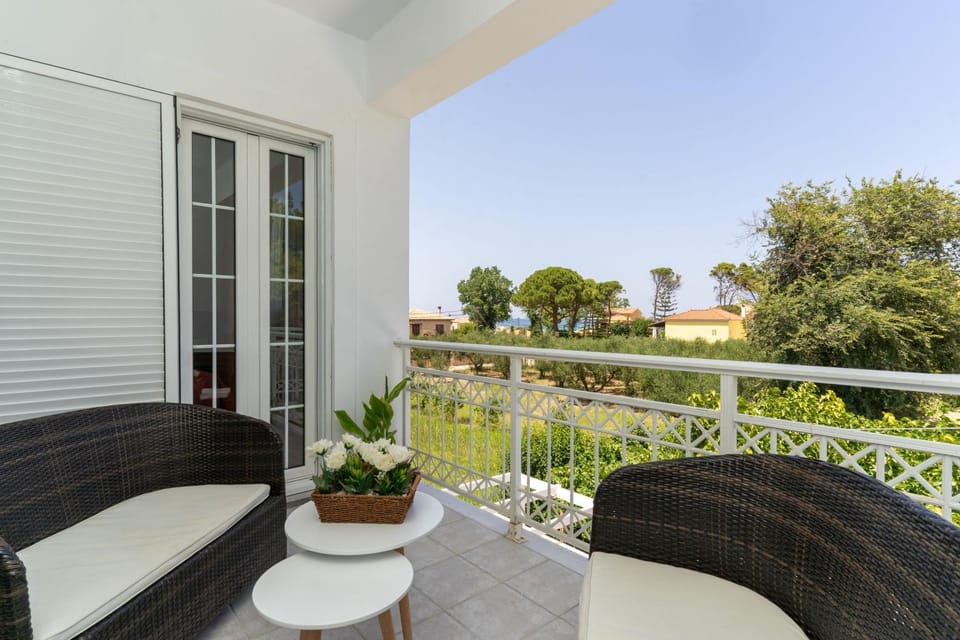 View (from property/room), Balcony/Terrace, Garden view